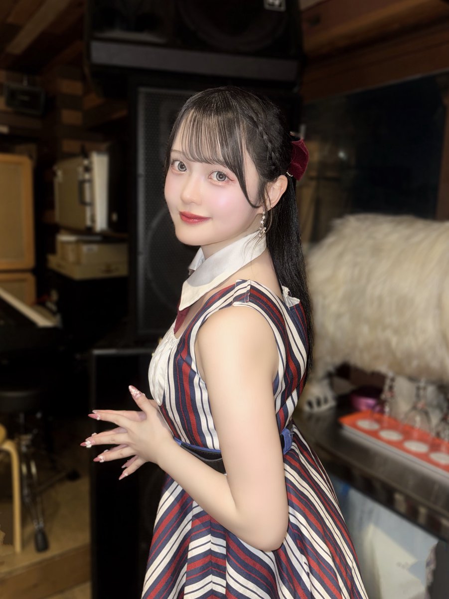 TOT_norip's tweet image. 現衣装ラスト~ジャケット脱いだらこうなってるんやで~💙🤍❤️