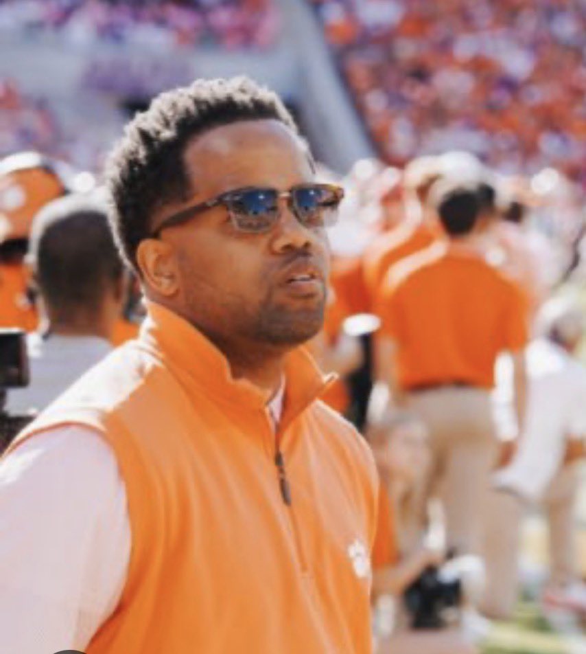 Pete Thamel tweet media