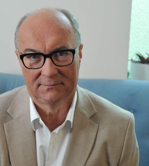 Włodzimierz Czarzasty.
Marszałek Sejmu, Szef Partii i jeszcze Parę intratnych funkcji.
Miał Spokój Mógł żyć dostatnio, "odcinać kupony" kiwać głową do kamer i "blablać"  jak zdrajca  Hołownia.
Ale NIE.
Dołączył do kilku ludzi walczących o Polskę Brawo!