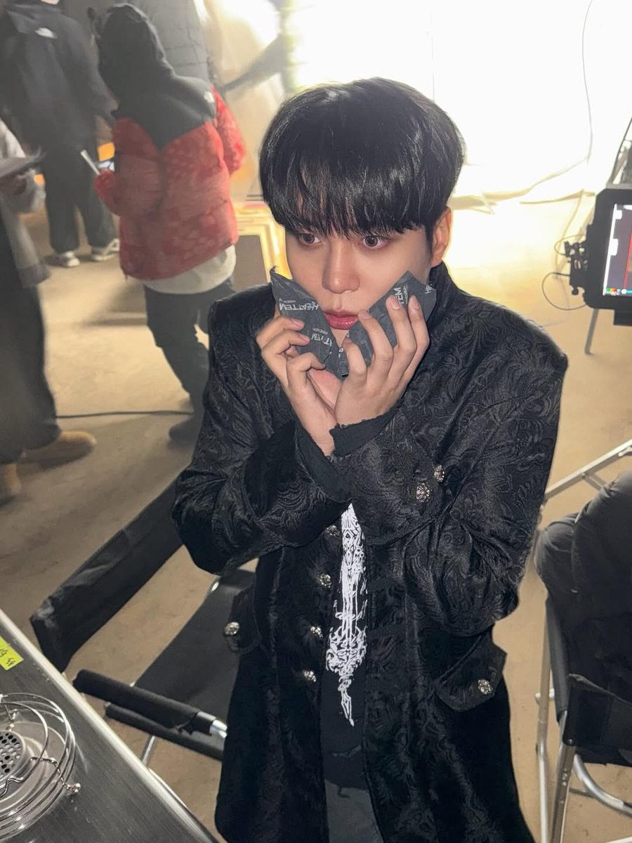 ᅠ
     hi, everyone. i’m alive. ʕっꈍᗜꈍςʔ
 ᅠ