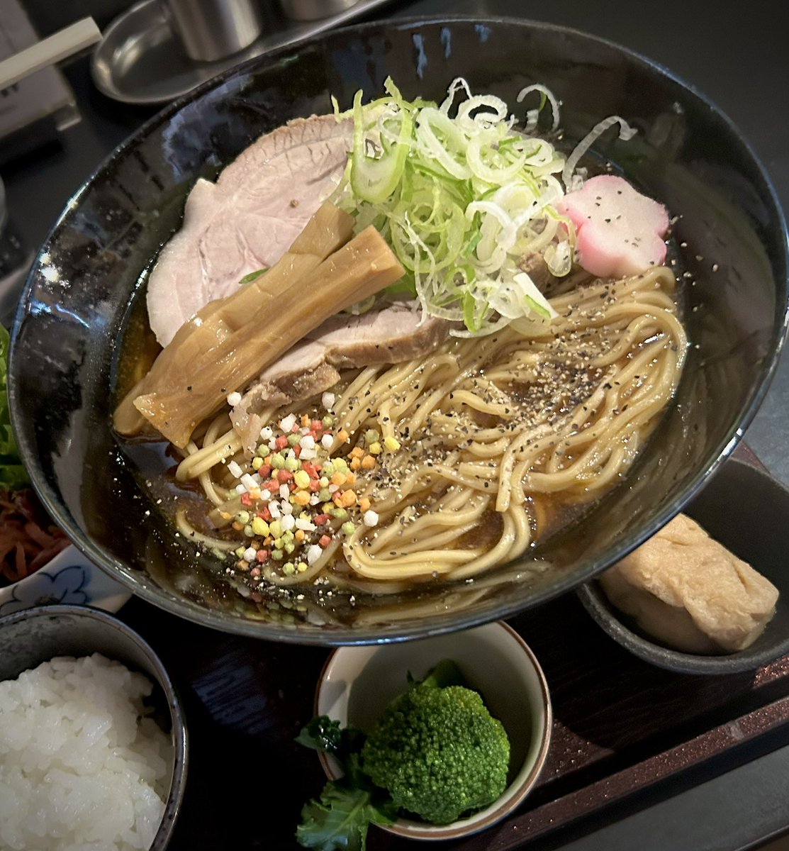 22日(日) 限定は【カレー中華そば】です🍛 副菜2品は地場野菜の紫