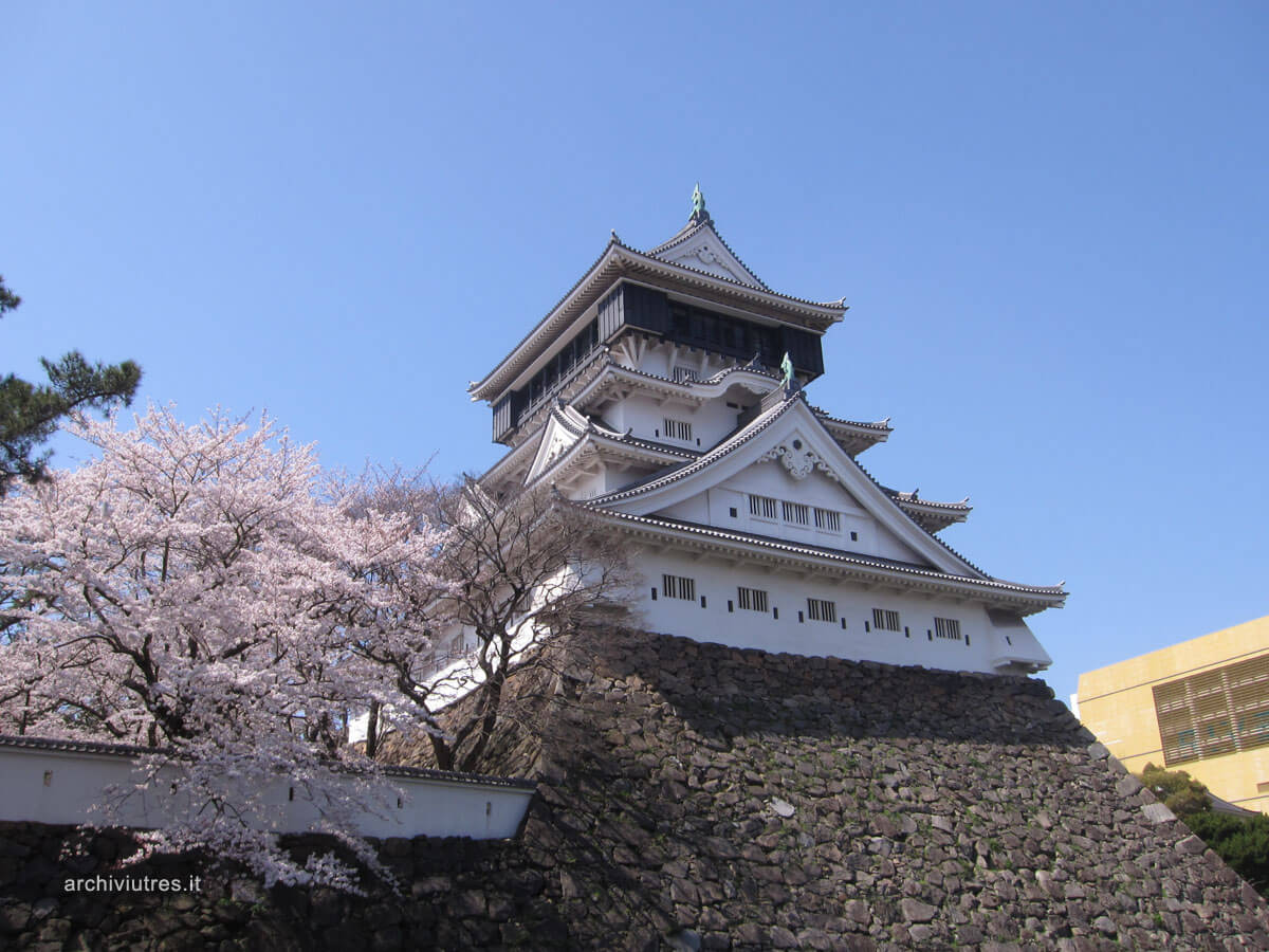 Nel #Giappone del periodo Edo esisteva una via terrestre che assumeva un’importanza strategica straordinaria: la Nagasaki Kaidō archiviutres.it/storia-e-arche…
#archiviutres