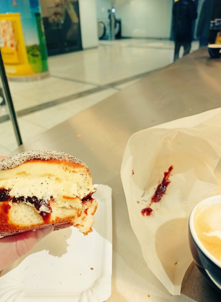 JoGoebel's tweet photo. Porn #Krapfen X #LAPCoffee hahahaha. https://t.co/PxZI50K7JG