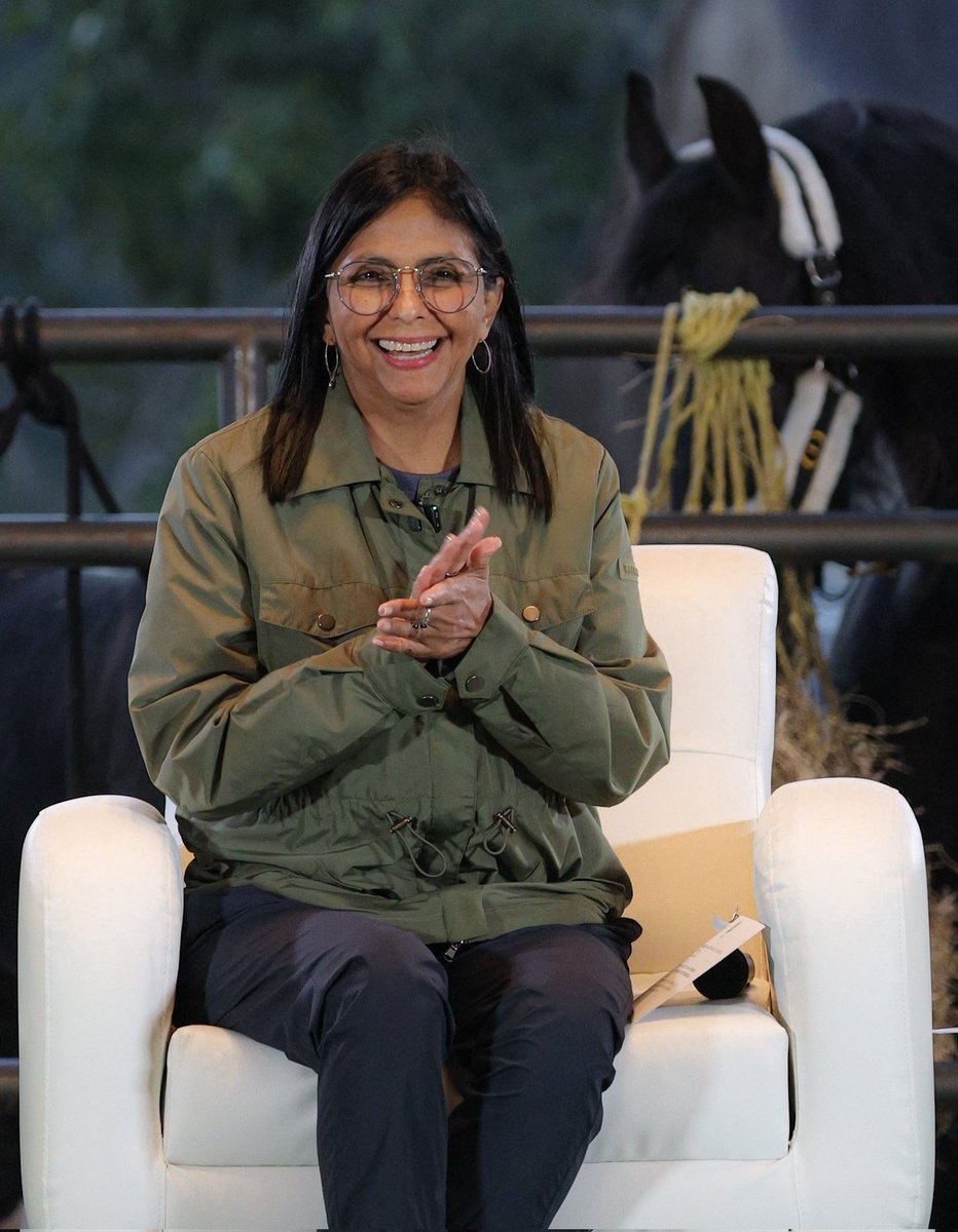 La Mujer que los tiene loc@s!! Nuestra PRESIDENTA (E) <a href="/delcyrodriguezv/">Delcy Rodríguez</a> TE QUEREMOS MI PRESI!!