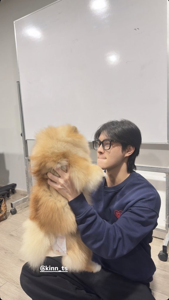 moiromoiru's tweet image. not even barcode can stop me from stealing his man HE’S MINE NOW