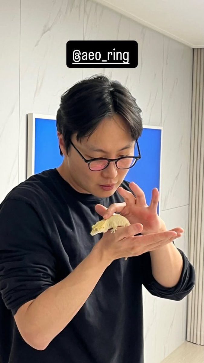 indescent_se's tweet photo. 무슨 조합인지는 모르겠지만 너무 귀야워…!!!
도마뱀 손 쫙 핀거 찹찹,,🦎 https://t.co/yqfRHrZ7ul