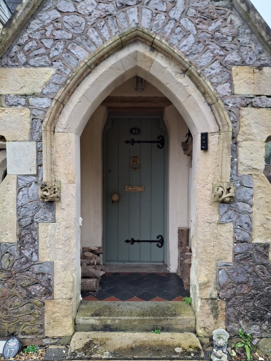 <a href="/DailyPicTheme2/">Daily Picture Theme</a> Today's #DailyPictureTheme 
#keystone the arch of the porch at our frint door