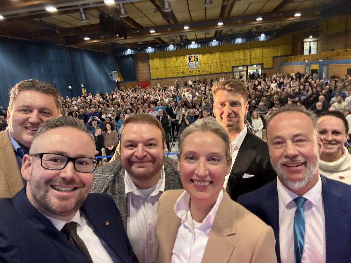 Rockenhausen. 1000 Gäste. Bombenstimmung!

Am 22. März rappelt es in Rheinland-Pfalz und mein Freund Damian Lohr holt das Direktmandat im Donnersbergkreis!💪🏼🇩🇪