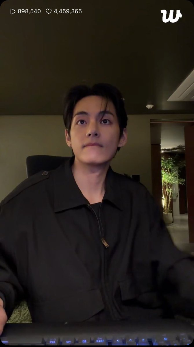 Did Tae get a new house?? I don’t recognize this place lol but also I love his music choices haha HE IS SO FINE!!