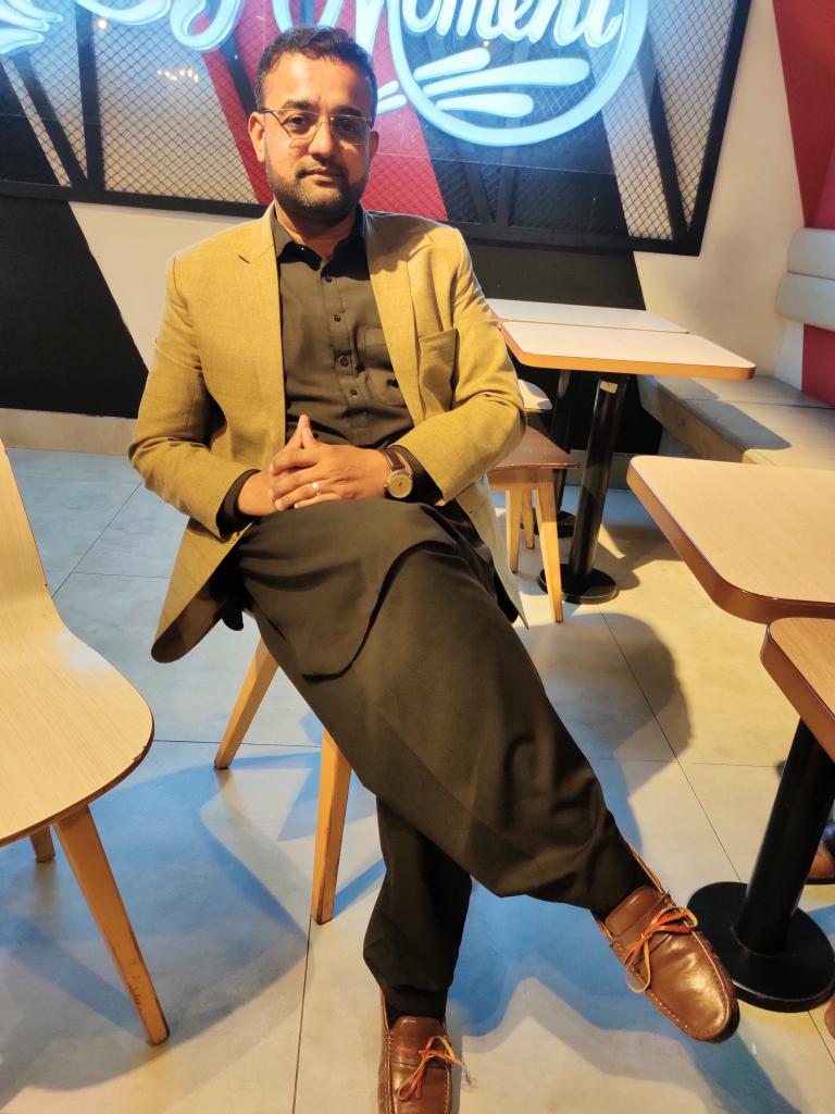 mayub2526's tweet photo. Relatives: Beta khoob taraqi krna
Me : Brdasht krloge ?🥴🤭 https://t.co/52SxWVIQC0