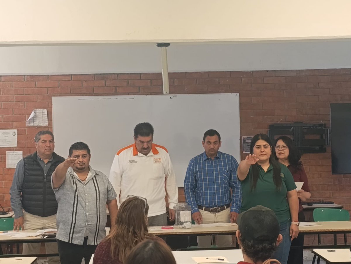 SNTE21's tweet photo. #TodosSomosUno🙋♀️
#UnoSomosTodos🙋🏻♂️
Cumpliendo con los procesos democráticos para las renovaciones de las dirigencias delegacionales y centros de trabajo que conforman la Sección 21, se celebraron las asambleas de renovación de las delegaciones #DI277 de Niveles Especiales https://t.co/aTqosQ0S5l