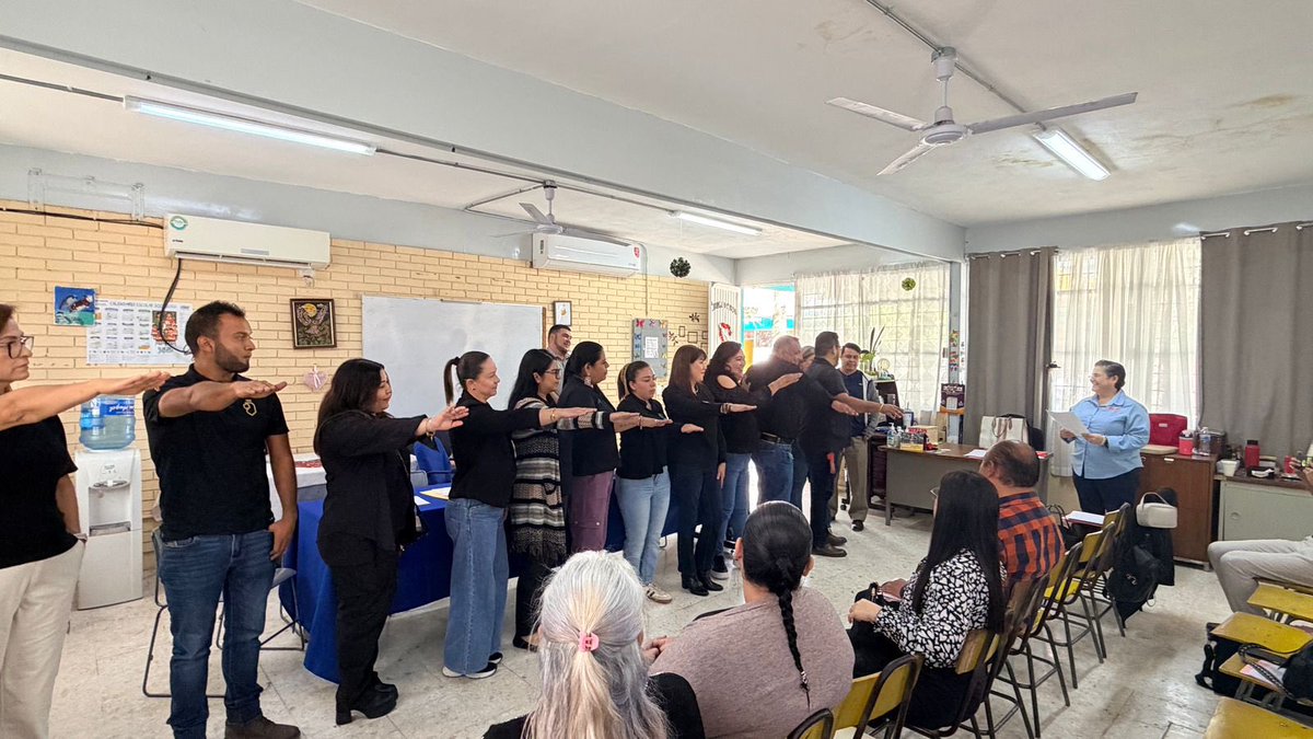 SNTE21's tweet photo. #TodosSomosUno🙋♀️
#UnoSomosTodos🙋🏻♂️
Cumpliendo con los procesos democráticos para las renovaciones de las dirigencias delegacionales y centros de trabajo que conforman la Sección 21, se celebraron las asambleas de renovación de las delegaciones #DI277 de Niveles Especiales https://t.co/aTqosQ0S5l