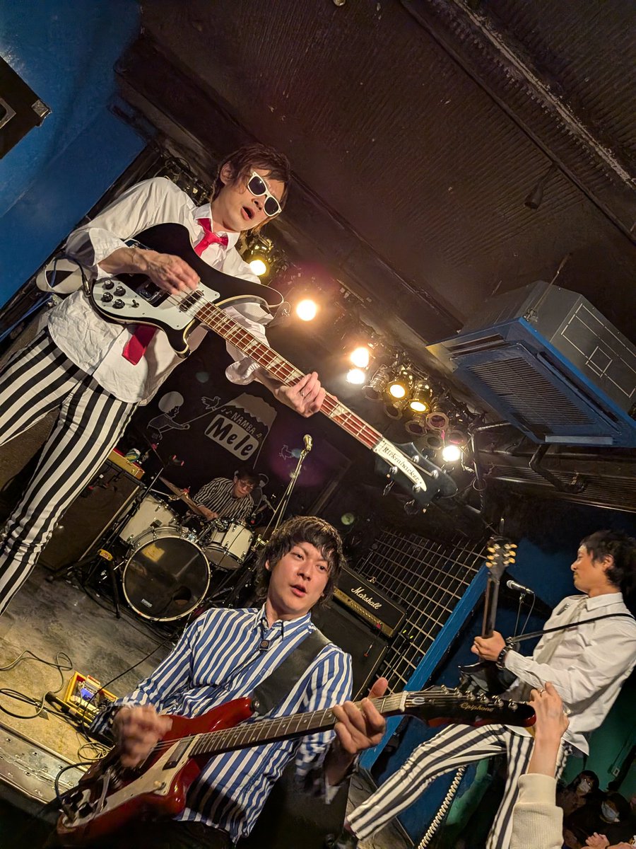 後半戦、ムステインズ、百回中百回、BACONは怒濤の盛り上がり。そんな中、登場したとき地味に感じたthe imitation heartsがモッズ！て感じでむちゃかっこよかったな。リッケンリッケンに目が行く。ザ・フーを1ミリでも感じたらいいバンド認定するタチなのだ(笑)