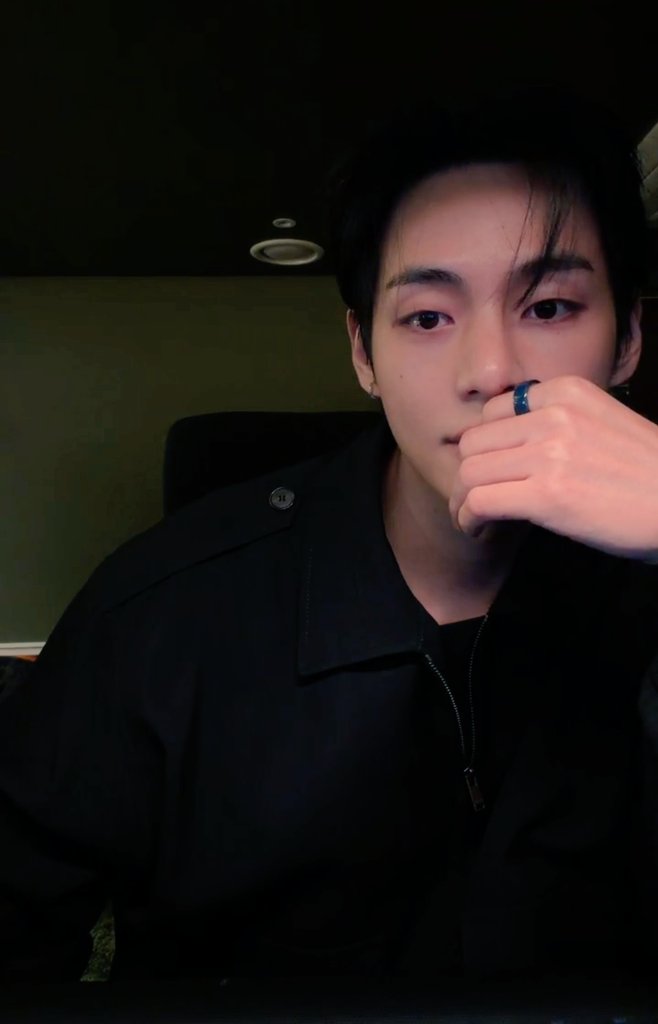 이밤에 이런 미모라니......
런닝을 하고왔는데 이렇다고ㅠㅠ