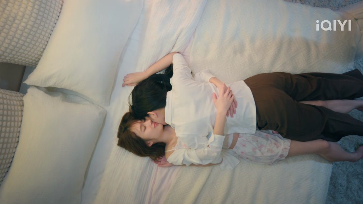 นี่อยู่ดีๆก็อยากมีแฟน เขินนนนนน ไปกันต่อที่ iqiyi นะทุกคนนนนน 

THE EARTH HONEYMOON
 #วิวาห์ปฐพีตอนที่5