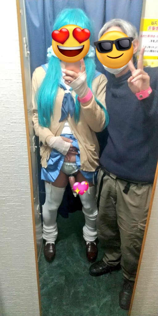 aaaaaaa23807947's tweet photo. フォロワーさんにゴムをつけてもらい、手コキで無理矢理精子を搾り取られました♥️射精、とっても気持ちよかった🩷ありがとね〇〇さん😍
#女装
#女装校生
#セーラー服 https://t.co/UalODU5Ave