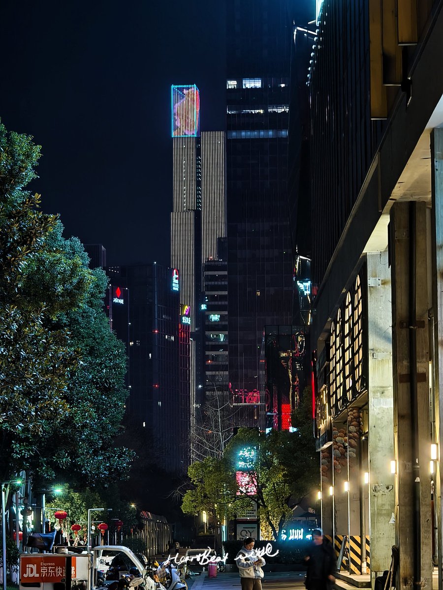 FurryYuan's tweet photo. 鱼嘴落日与河西夜景 https://t.co/xlwgfTYtv3