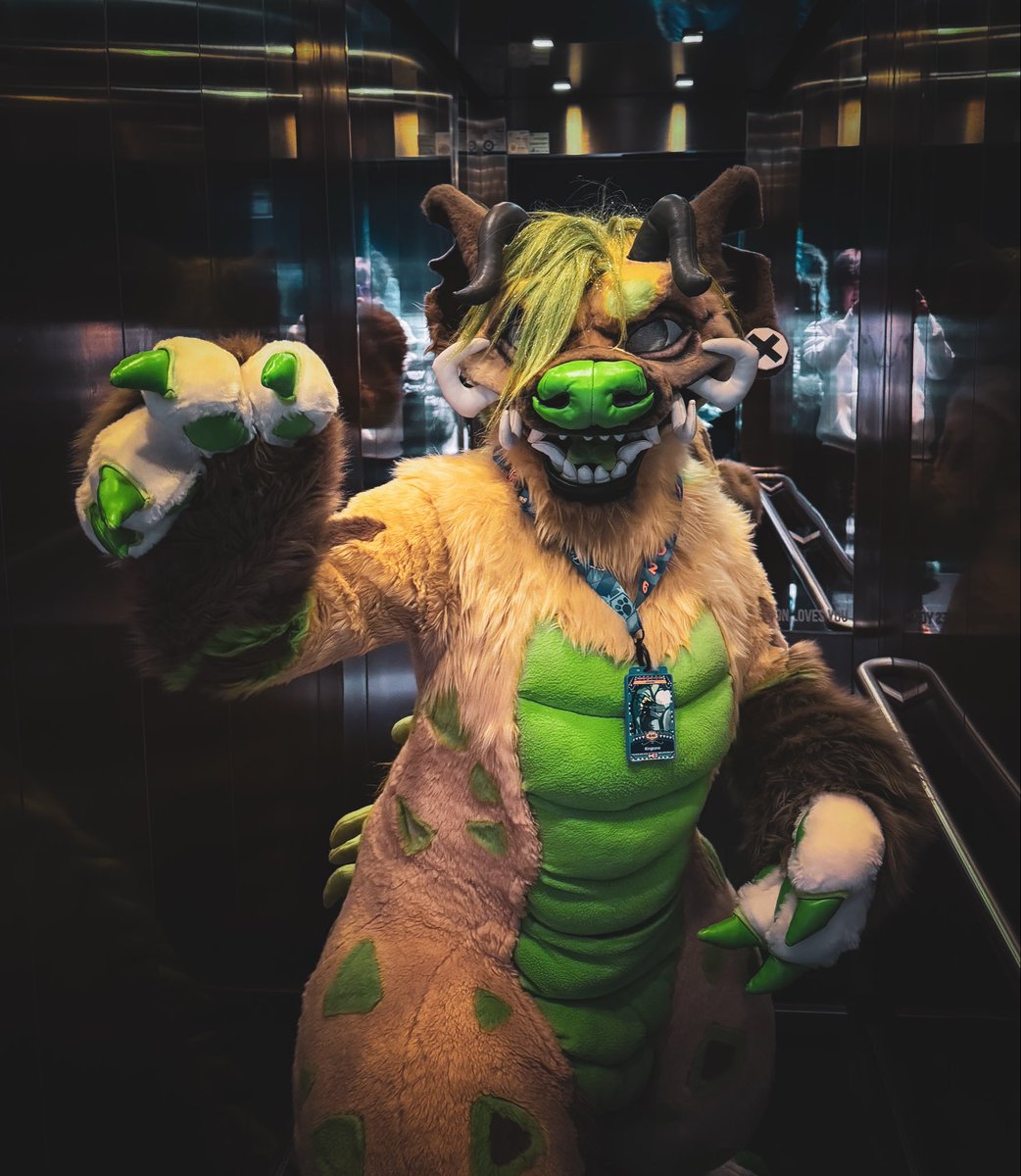 50UNDXx's tweet photo. Some photos done for @Featheredtrail at NFC! 

#furry #furryphotos #furryphotography https://t.co/LqRZ0f0It2