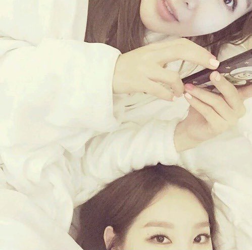 mandduo's tweet photo. 다비치 18주년 추카해 ..🤍

#다비치가_쌓아온_18년간의_타임캡슐
#DAVICHI_18th_Anniversary https://t.co/0vTDZdp7ib