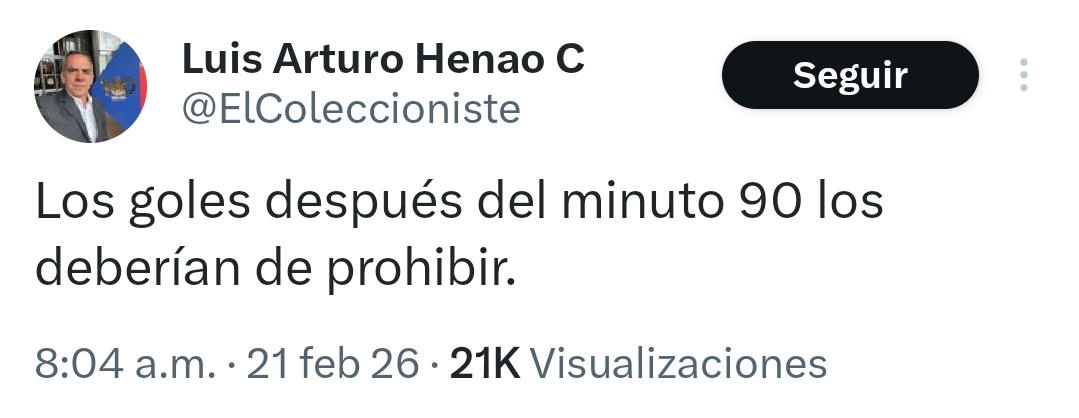 Es tal vez y sin exagerar, el peor comentario de fútbol que he visto en mi vida.

Y posiblemente sea el peor de toda la historia.