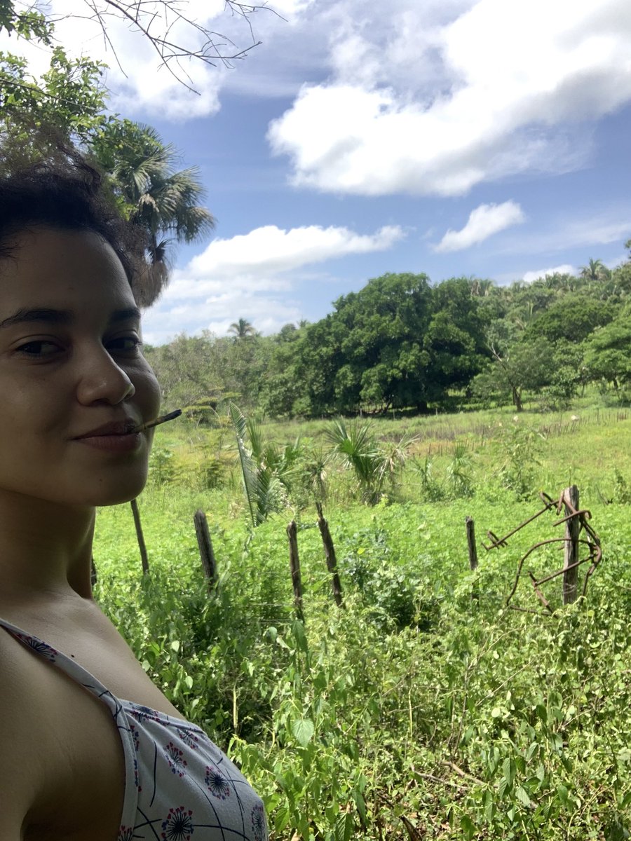 rrshines's tweet image. gnt nada como fumar aqui #simplelife