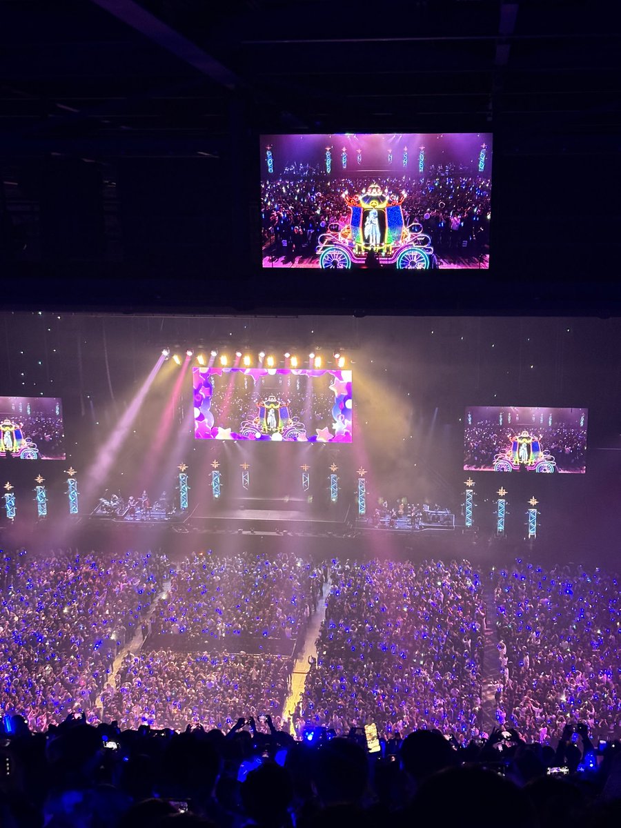 LIVEというもの自体億年ぶりにきたけどとても良かったです☄️
#かけめぐるほしまち再