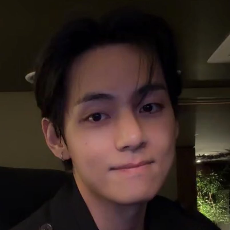 Tae earring is back 🔥