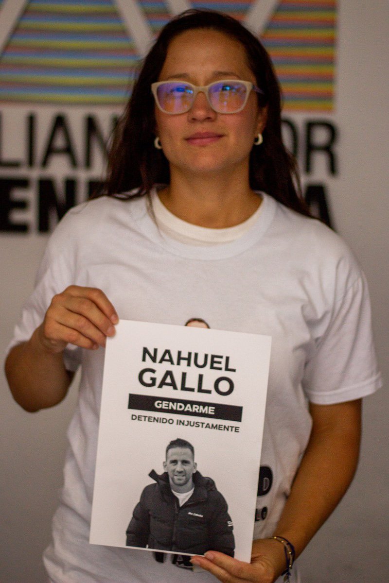 gg_alexand95764's tweet image. Exigimos una vez más la libertad inmediata de Nahuel Agustín Gallo. Han pasado 440 días sin escuchar su voz, sin una llamada, 440 días de angustia, de noches interminables, de un hijo que pregunta y espera.

Nos hablan de paz y de reconciliación… pero la paz verdadera empieza