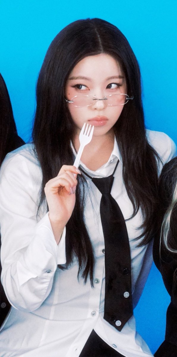 huh_nswer's tweet photo. 규진이 얼굴 미쳤어요ㅜㅜ 안경 누가 씌우셨나요 진짜 칭찬 오억개 드림 https://t.co/v05RgANXYA