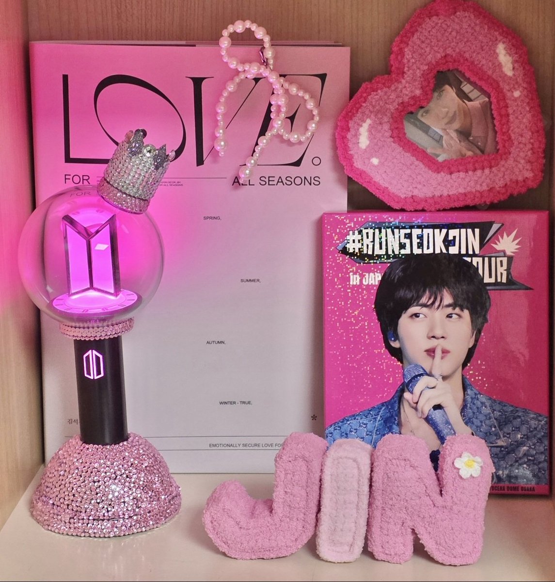 🐹석진시🐺
 
Pink 💖

WE LOVE YOU JIN
#방탄소년단진 #JIN #진
 <a href="/BTS_twt/">방탄소년단</a>