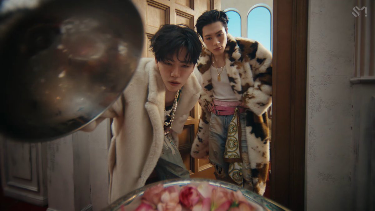 두분 혹시 같은 호텔방 쓰세요?