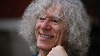 “Me mantiene sano tocar música, porque uno puede expresar todo”: Steven Isserlis

milenio.com/cultura/laberi…