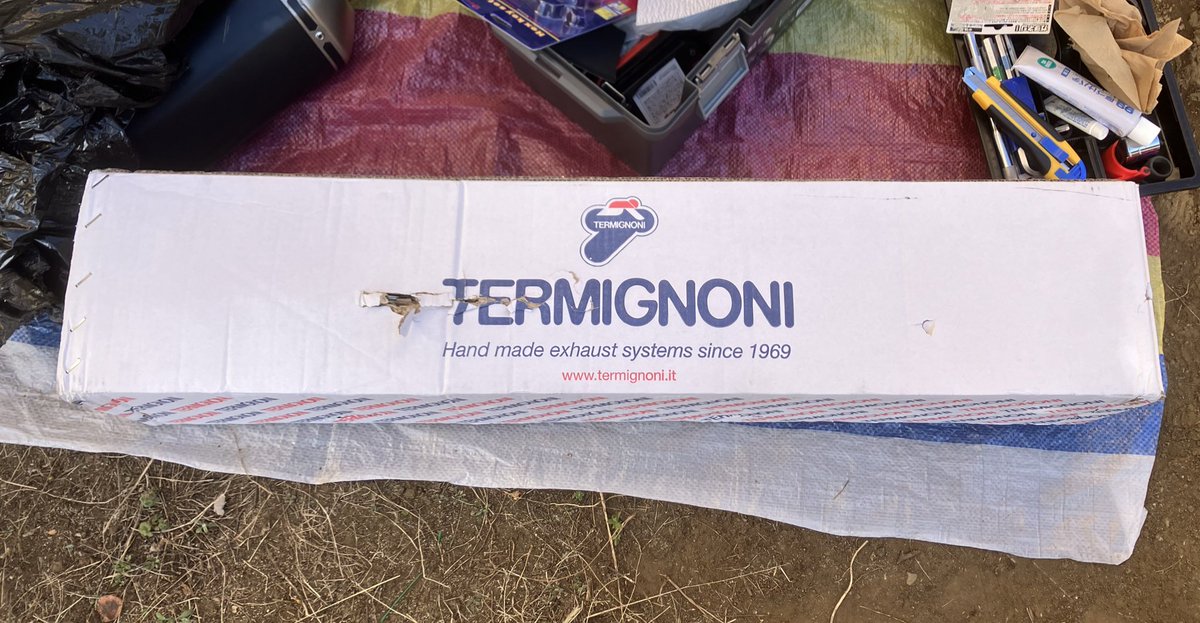 mosicon's tweet photo. 謎だったMOTOSTORMでイタリアからテルミ買って付けた。アクラポだとカチアゲ度が低かったし、サイレンサーの存在感が薄かったので、、スリップオンだから激変はしないけど、多少抜けは良くなった感じ。
#TRANSALP
#xl750
#termgnoni https://t.co/0XQmcC3cfy