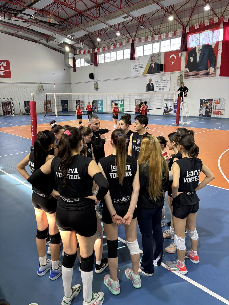 iskofya's tweet photo. Gümüşhane Gençlik spor kulübü ile Yıldız takımımız arasında hazırlık maçı oynadık. Gümüşhane ekibine play off maçlarında başarılar diliyoruz. Kızlarımız hazırlık maçında 3-1 galip geldiler. https://t.co/4ucUyRiDy6