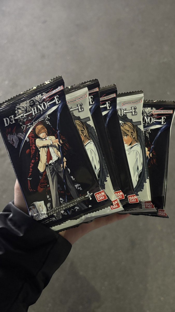 killlll06's tweet photo. やっと見つけたデスノートのウエハース https://t.co/xcHvCRRa8k