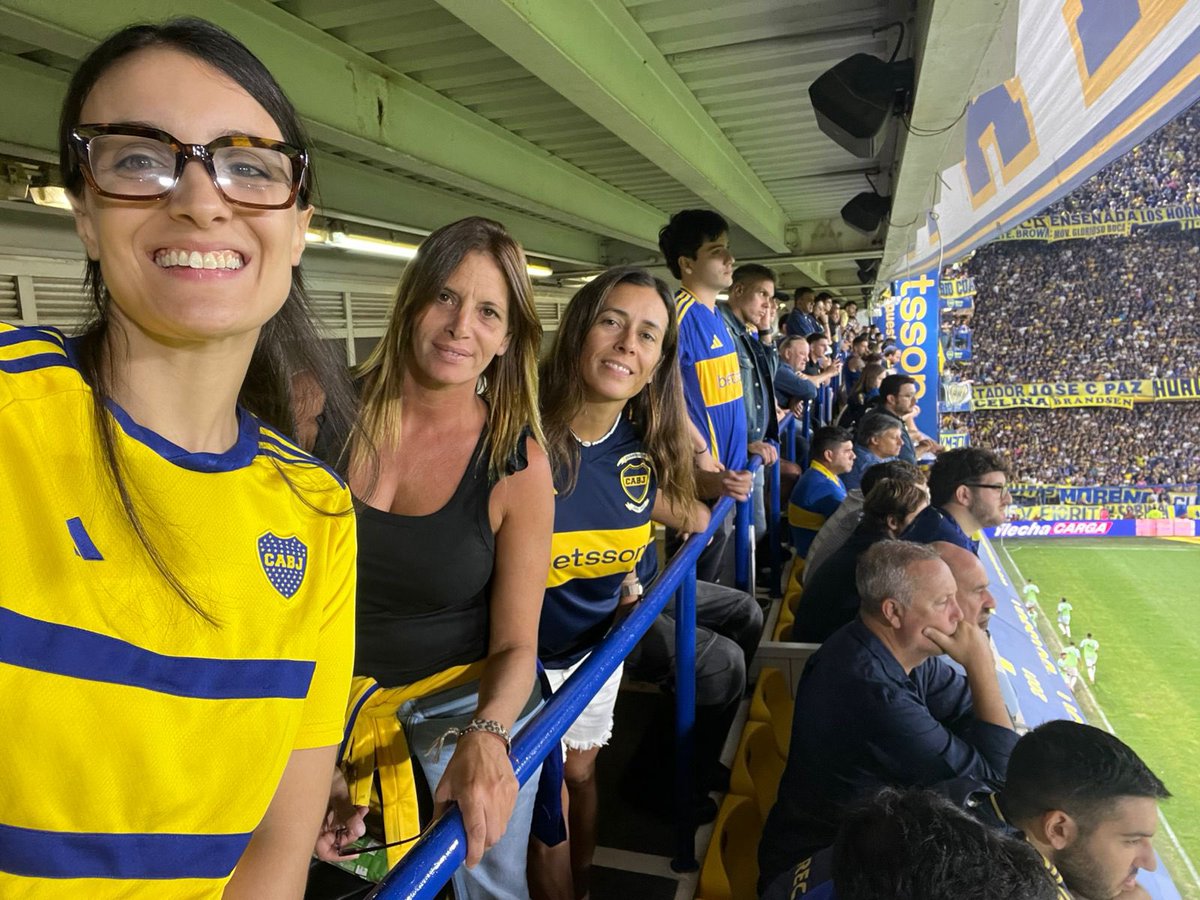 fronsis's tweet photo. 💙💛💙 https://t.co/I30HcOTsmK