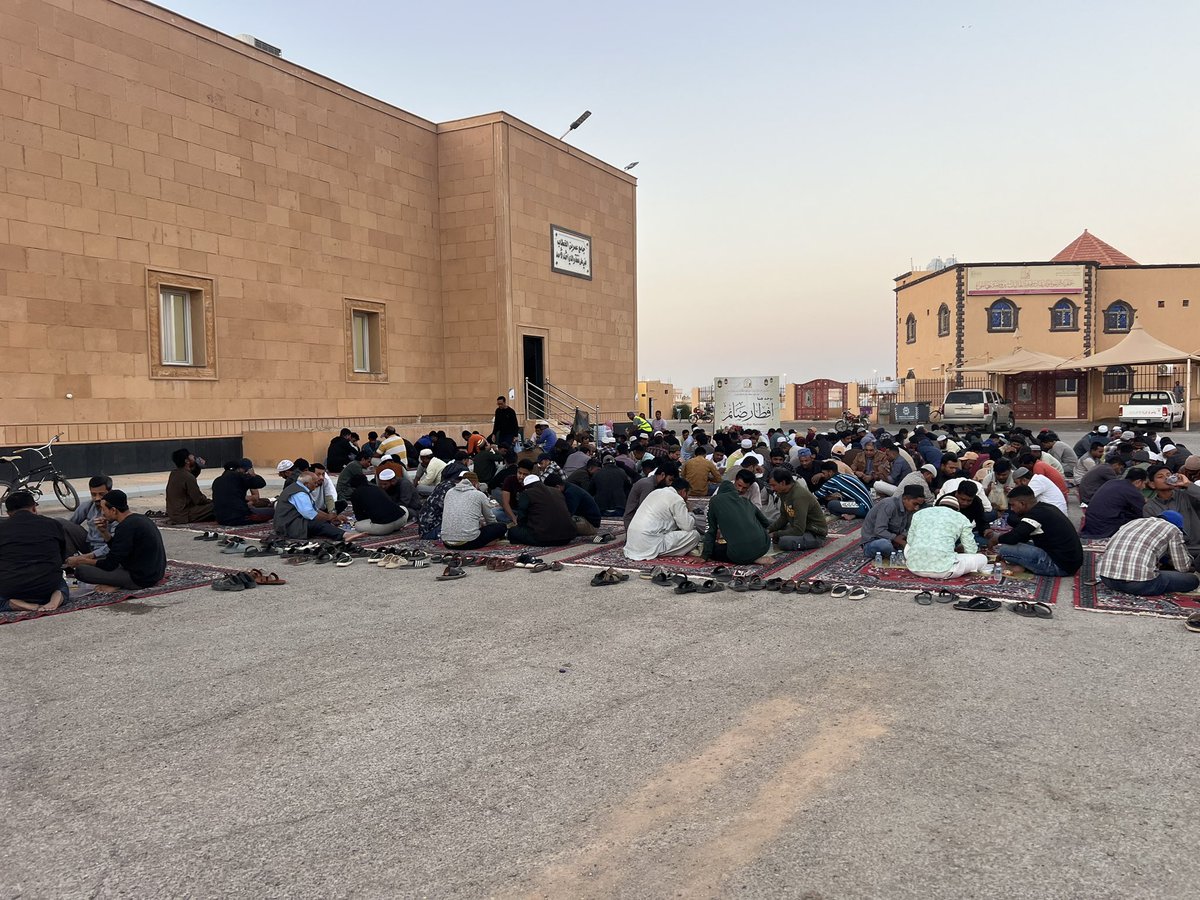 habbasdawah's tweet photo. في اليوم الرابع من شهر رمضان 
وبفضل الله ثم بدعمكم وعطائكم

بلغ عدد المفطرين ٢٤٠ صائمًا
وساهم في خدمتهم ٧ متطوعين بذلوا وقتهم وجهدهم ابتغاء الأجر 

٢٤٠ دعوة صادقة على سفرة الإفطار
و٧ قلوب سبقت بالخير والعطاء.

نسأل الله أن يتقبل من الجميع https://t.co/zCD96QLAfF