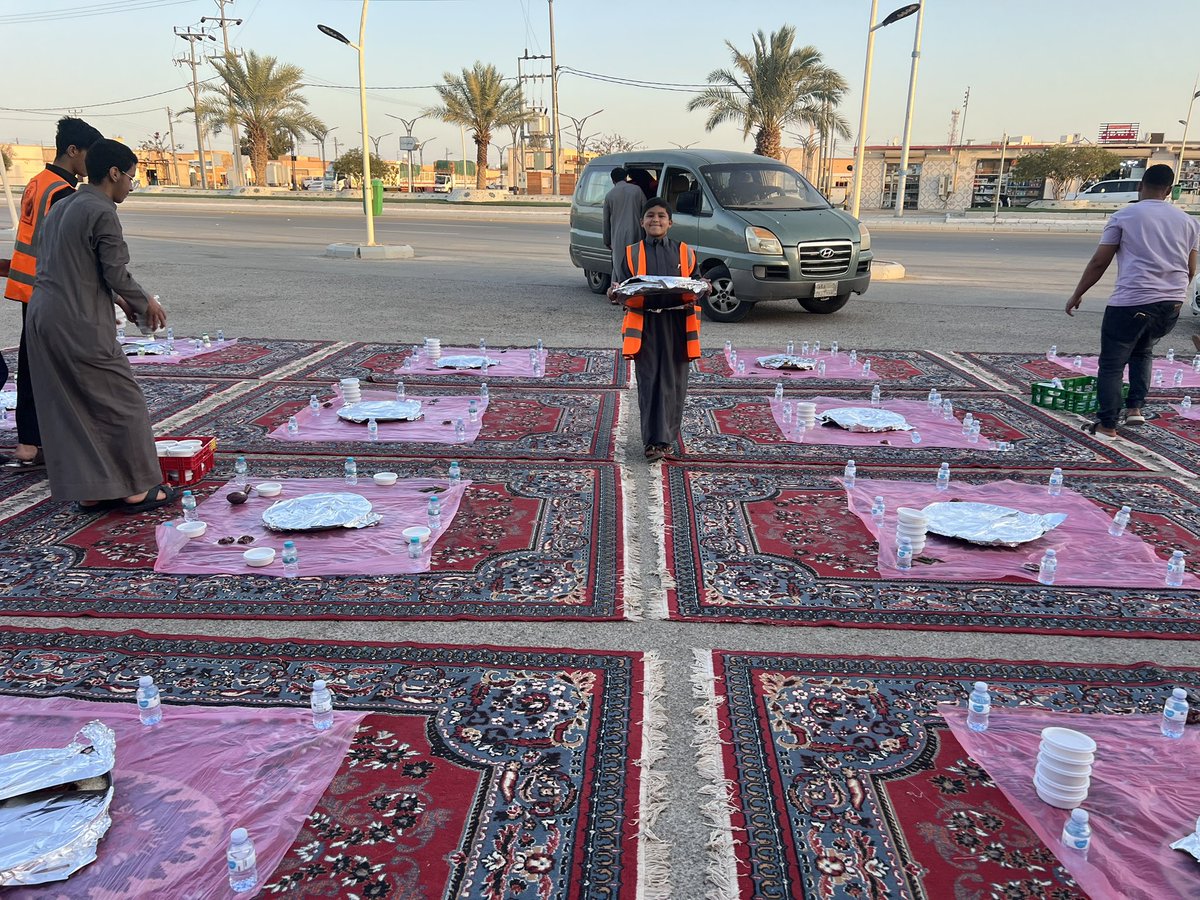 habbasdawah's tweet photo. في اليوم الرابع من شهر رمضان 
وبفضل الله ثم بدعمكم وعطائكم

بلغ عدد المفطرين ٢٤٠ صائمًا
وساهم في خدمتهم ٧ متطوعين بذلوا وقتهم وجهدهم ابتغاء الأجر 

٢٤٠ دعوة صادقة على سفرة الإفطار
و٧ قلوب سبقت بالخير والعطاء.

نسأل الله أن يتقبل من الجميع https://t.co/zCD96QLAfF