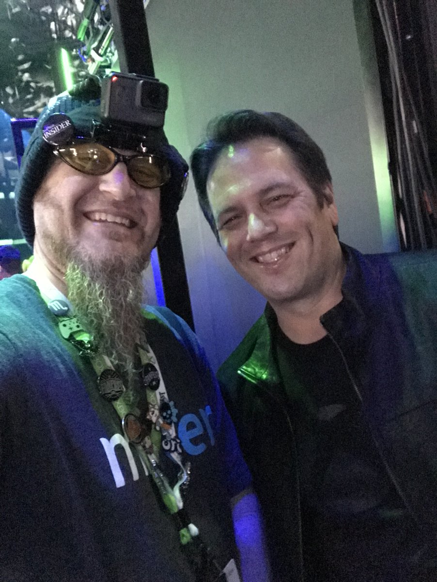 TwentyClub20C's tweet photo. @XboxP3  This is @miDnIght20C tweeting. Thanks for all the GREAT TIMES at #XboxFanFest and enjoy the rest and relaxation! Always appreciate the time you took for us fans! #Xbox https://t.co/6ksoE1bek1