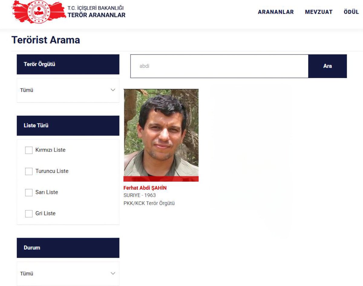 Mazlum Abdi hâlen İçişleri Bakanlığınca terörden arananlar listesinde kırmızı kategoride aranıyor.