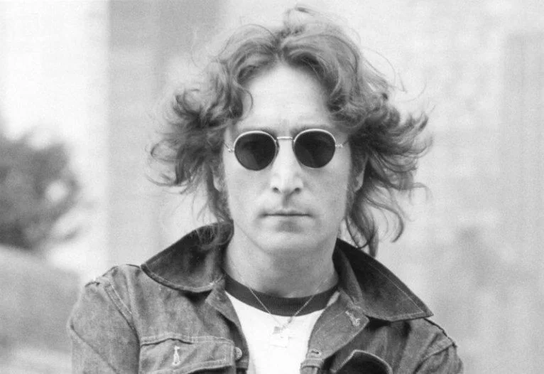 Who does this look like to you? 🤔 To me, it’s giving total late 60s/early 70s John Lennon vibes. Tell me I’m not the only one who sees it! 👓✨ <a href="/normiesART/">NORMIES</a>