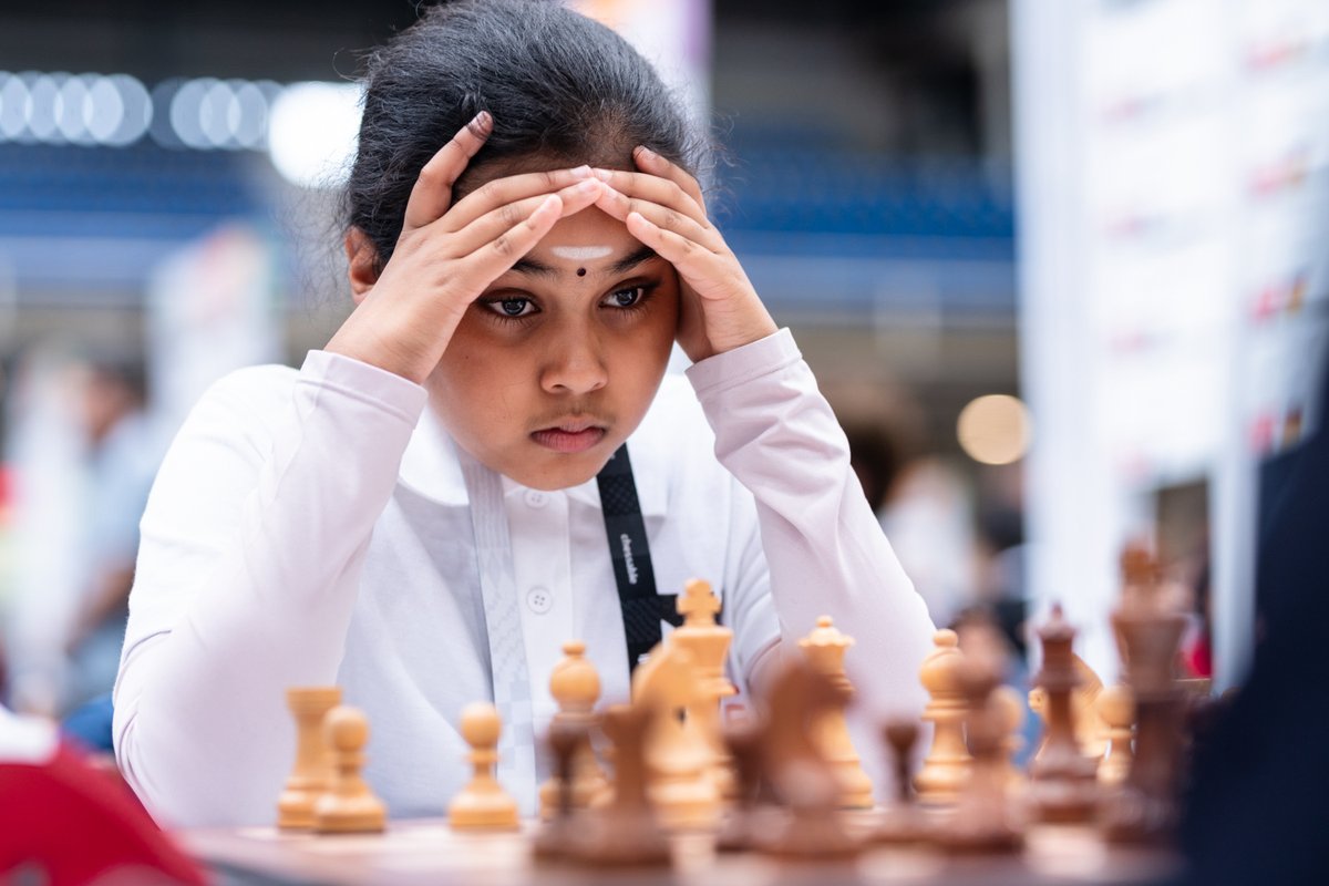 chesscom's tweet photo. Blitz ratings of the UNDER 13 @ChessKidcom Youth Championship players:

🇦🇺 2862 - Reyaansh Chakrabarty
🏴󠁧󠁢󠁥󠁮󠁧󠁿 2766 - Supratit Banerjee
🇮🇳 2708 - Aarav Sarbalia
🇺🇸 2595 - Linxi Zhu
🇸🇬 2561 - Ashwath Kaushik
🇫🇷 2558 - Marc Llari
🏴󠁧󠁢󠁥󠁮󠁧󠁿 2523 - Bodhana Sivanandan
🇪🇸 2488 - Marc Barcelo Melnyk
🇺🇸 2483 - Ethan Guo
🇫🇷 2471 - Luca Protopopescu
🇹🇷 2330 - Ali Poyraz Uzdemir
🇺🇸 2000+ - Hardy Gu

There's always a kid better than you 🤯♟️
