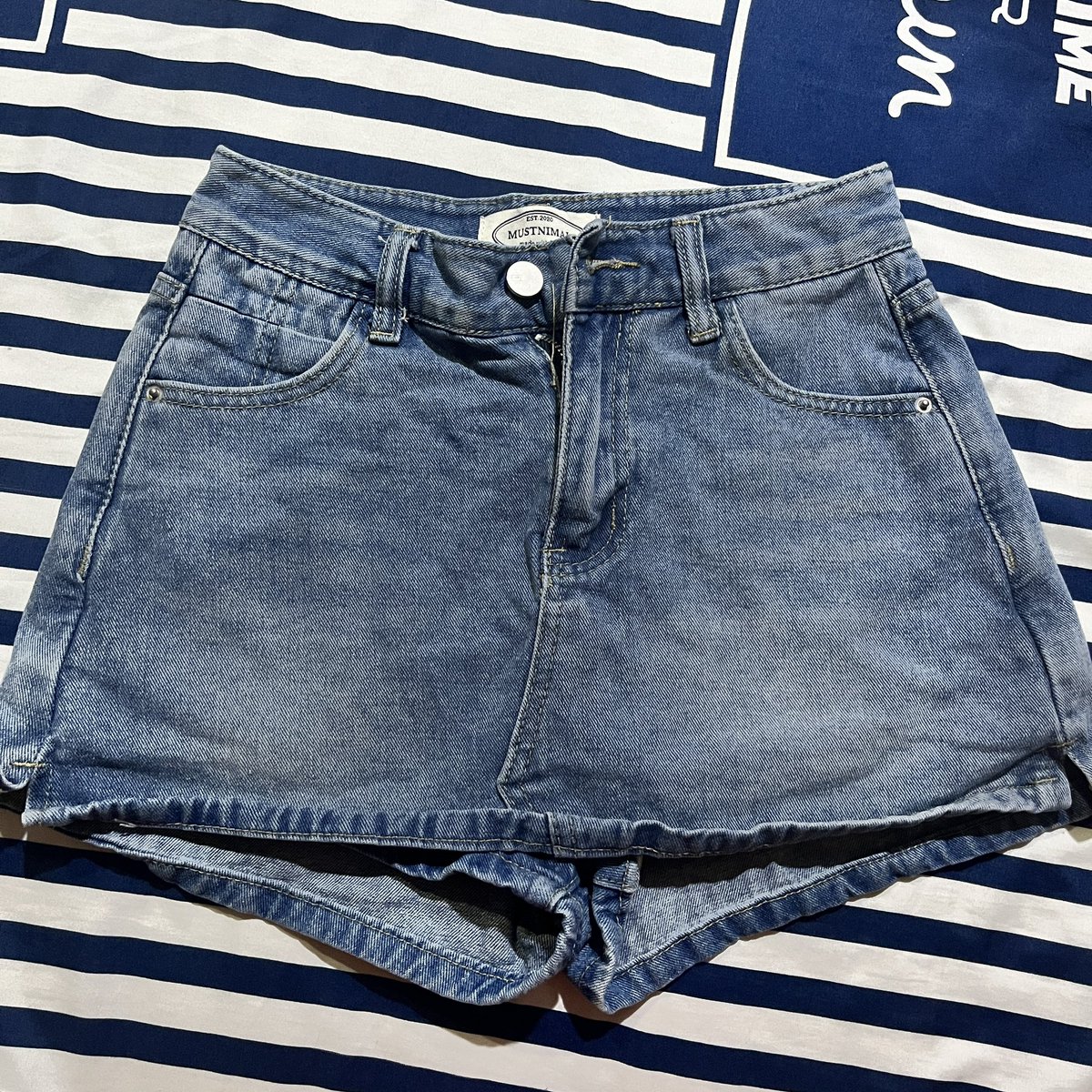 F57572828's tweet photo. ꊞ🛒 MUSTNIMAL - Alice denim skirt กระโปรงกางเกงยีนส์ 
Size M
⊹📮 100 ฿

#ส่งต่อเสื้อผ้ามือ2 #ส่งต่อเสื้อผ้า #ส่งต่อเสื้อผ้ามือสอง #โล๊ะตู้เสื้อผ้า #เสื้อผ้ามือสอง #vghbkk #cintageshop #stylistshop #bemingbkk #duexstudio #mitr #ส่งต่อmitr #เกาะอก #ชุดไปทะเล https://t.co/PXPYZ6YJVs