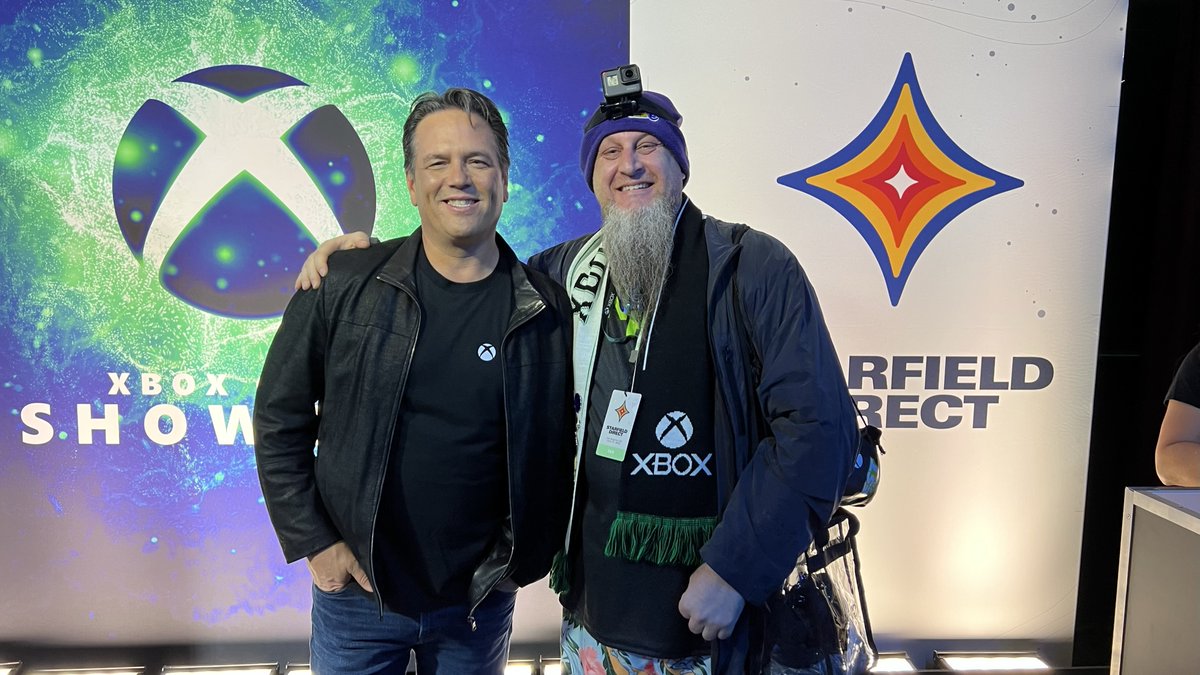 TwentyClub20C's tweet photo. @XboxP3  This is @miDnIght20C tweeting. Thanks for all the GREAT TIMES at #XboxFanFest and enjoy the rest and relaxation! Always appreciate the time you took for us fans! #Xbox https://t.co/6ksoE1bek1