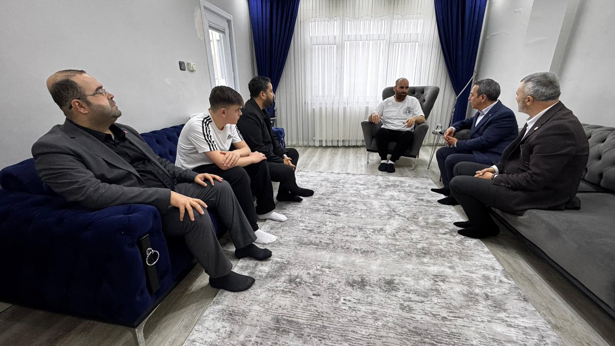 Gümüşhane Kelkit Babakonağı Köy Derneği Başkanı Cem Akgün’ü, geçirmiş olduğu trafik kazasının ardından ziyaret ederek geçmiş olsun dileklerimizi ilettik.

Sayın Akgün’e acil şifalar diliyor; bir an önce sağlığına kavuşmasını temenni ediyoruz.