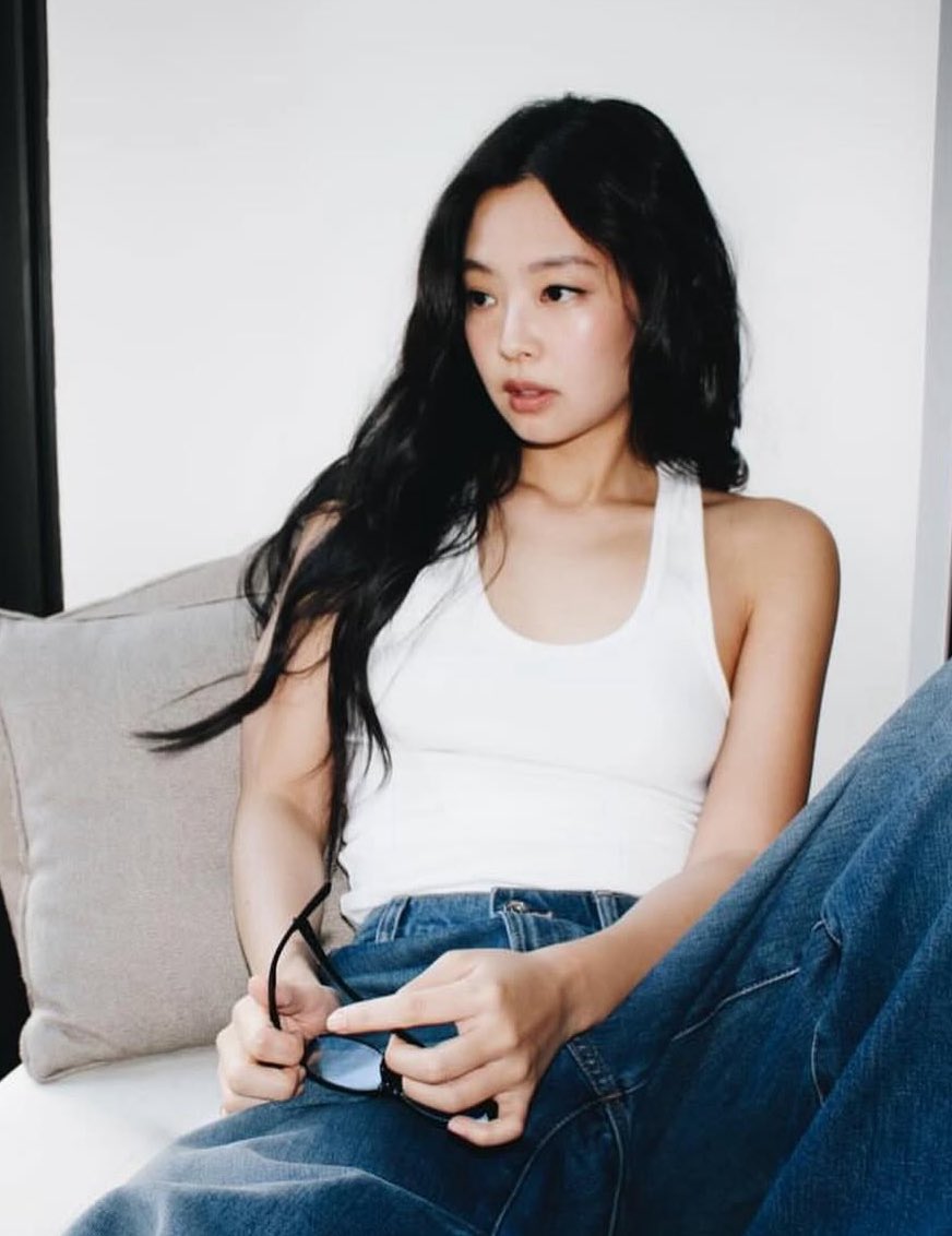 tjruby_'s tweet image. น้อง CORTIS ให้สัมภาษณ์กับ Starnews สื่อถามถึงกระแสชาเลนจ์เพลง ‘Fashion remix’ ที่กำลังฮิตบน sns ล่าสุด “เจนนี่” ก็มาร่วมแจมด้วย คุณเห็นหรือเปล่า?

น้องมาร์ติน : “ผมรู้สึกขอบคุณมากครับ เราตกใจมากที่รุ่นพี่รู้แม้กระทั่งพ้อยท์ของท่าเต้น เป็นรุ่นพี่ที่เคารพและเป็นระดับ world star