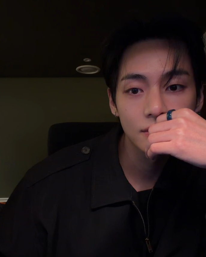 뷔 ai로 만들면 안 되는 이유 
순수 체급으로 ai 걍 이김