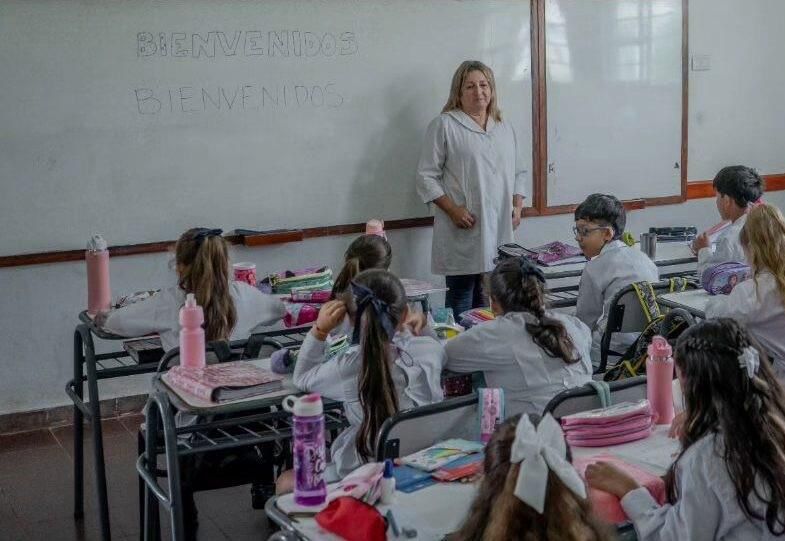 #Misiones financia el 62% de su #educación y paga $60 mil millones mensuales en salarios docentes

Los números de la ejecución presupuestaria educativa en Misiones al tercer trimestre de 2025 muestran un dato contundente: la mayor parte del financiamiento del sistema sale de