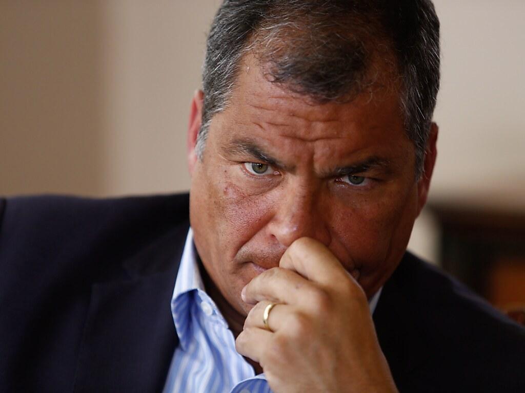 #Urgente FISCALÍA DE EEUU ESTARÍA BUSCANDO LA EXTRADICIÓN DE RAFAEL CORREA.

Un Fiscal de New York, estaría proximo a solicitar una orden de captura con fines de extradicion contra el ex presidente Rafael Correa.

Las afirmaciones de FITO dentro de su acuerdo con la justicia de