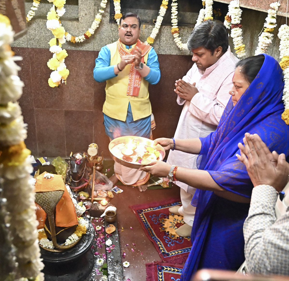 इस सांसद पदयात्रा के कोई राजनीतिक मायने नहीं है। यह यात्रा है विकास के मार्ग पर चलने की। सबके साथ रहने की। सबके मन की बात जानने की। सबके सपनों को साकार करने की। यह यात्रा कोई साधारण यात्रा नहीं है, यह आपके क्षेत्र की खुशहाली की यात्रा है। लोगों को गले लगाने की यात्रा है। उनकी